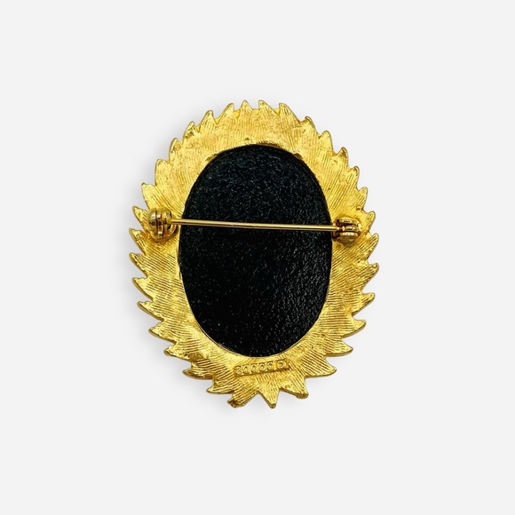 Vintage Courting Couple Brooch Gold Tone Black Filigree Dodds - Picture 2 of 4